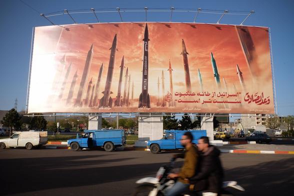 25. April 2024, Zanjan, Iran: Israelfeindliches Plakat mit Bildern iranischer Raketen. Foto IMAGO / ZUMA Press Wire