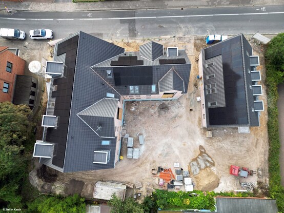 Eine Drohnenaufnahme der Baustelle der Housing-First-Wohnungen in Niebüll.