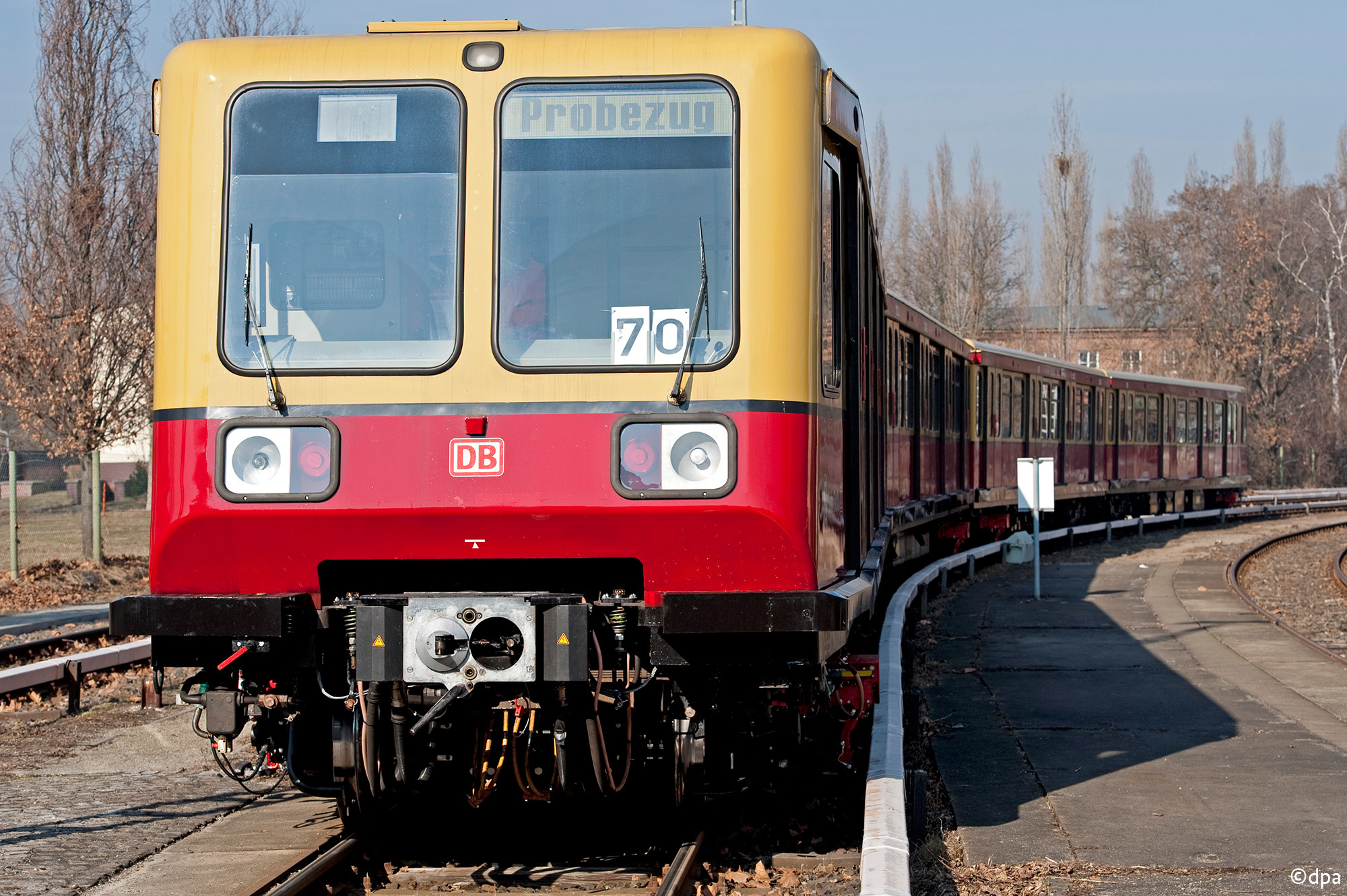 Berlin S-Bahn to Retire Model Series 485 Trains and Sell Moquette Benches -  Bloomberg