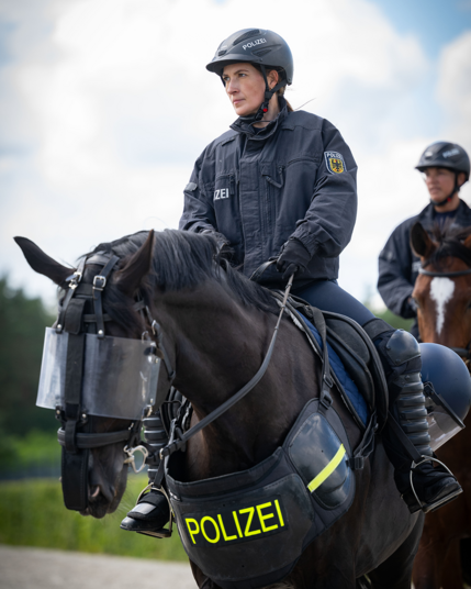 Eine Reiterin der Bundespolizei-Reiterstaffel. Fotos: Laurin Schmid