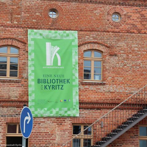Die neue Stadtbibliothek Kyritz von außen.