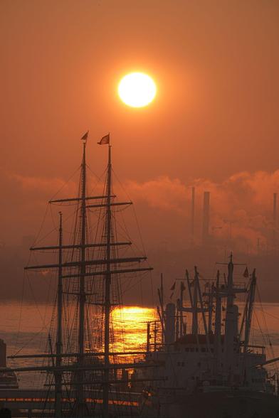 Sonnenaufgang über der Hamburger Elbe vom 3. Februar 2025, Foto von Thomas Möller / DWD