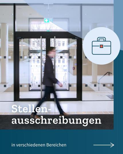 Symbolbild eines Mannes, der vor einer Tür durch das Bild geht. Im Hintergrund sowie über das Foto gelegt grafische Elemente in Blautönen. Dazu der Text: "Stellenausschreibungen in verschiedenen Bereichen". Daneben ein Pfeil nach rechts.